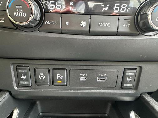 2023 Nissan Frontier SV