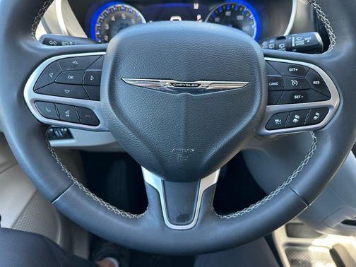 Ceramic Gray Clearcoat 2022 Chrysler Pacifica Touring L