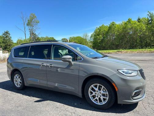 Ceramic Gray Clearcoat 2022 Chrysler Pacifica Touring L