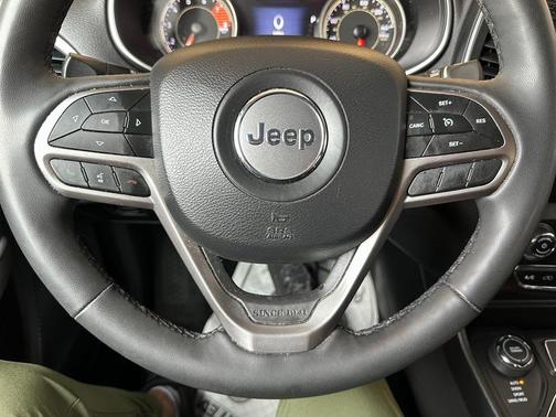 2022 Jeep Cherokee Latitude Lux