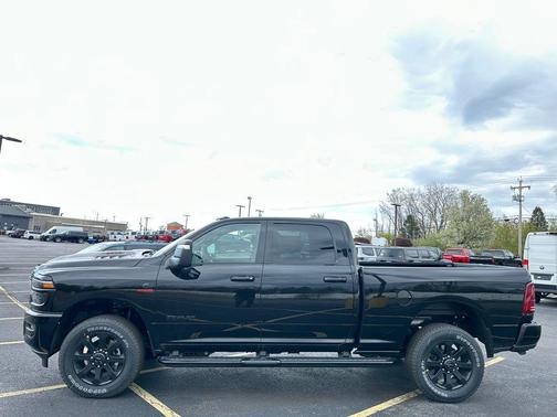 Diamond Black Crystal Pearlcoat 2026 RAM 2500 Laramie Crew Cab 4x4 6'4' Box