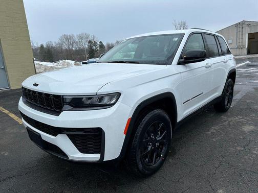 Bright White Clearcoat 2026 Jeep Grand Cherokee Altitude