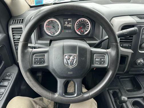 2017 RAM 2500 Tradesman Crew Cab 4x4 6'4' Box