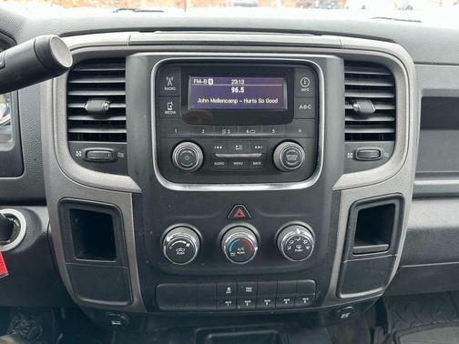 2017 RAM 2500 Tradesman Crew Cab 4x4 6'4' Box