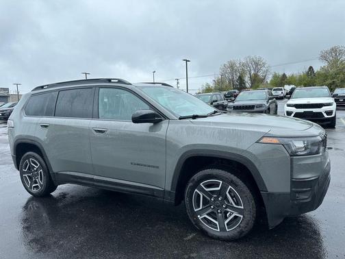 Sting-Gray Clearcoat 2026 Jeep Cherokee Laredo