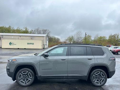 Sting-Gray Clearcoat 2026 Jeep Cherokee Laredo