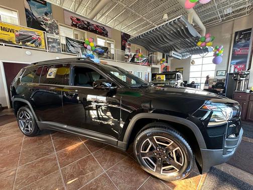 Diamond Black Crystal Pearlcoat 2026 Jeep Cherokee Laredo 4x4