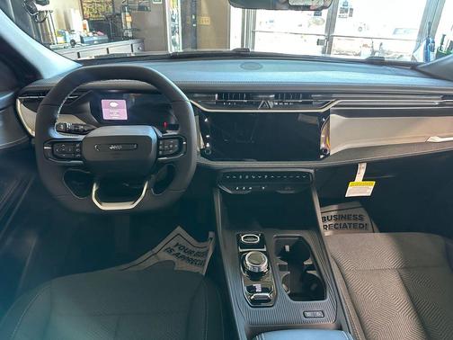 Diamond Black Crystal Pearlcoat 2026 Jeep Cherokee Laredo 4x4