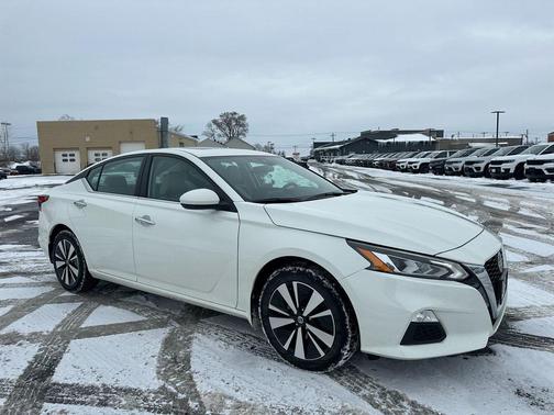 2022 Nissan Altima 2.5 SV