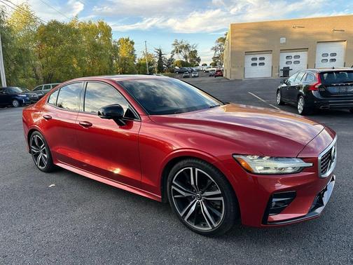2019 Volvo S60 T6 R-Design
