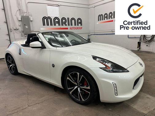 Pearl White 2018 Nissan 370Z Touring Sport