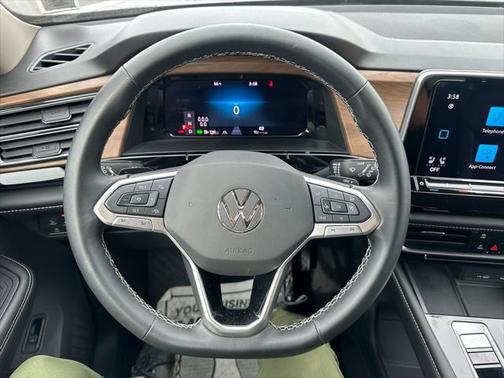 2024 Volkswagen Atlas 2.0T SE w/Technology 4MOTION