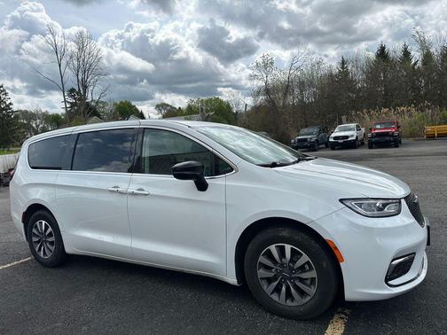 Bright White Clearcoat 2024 Chrysler Pacifica Hybrid Select