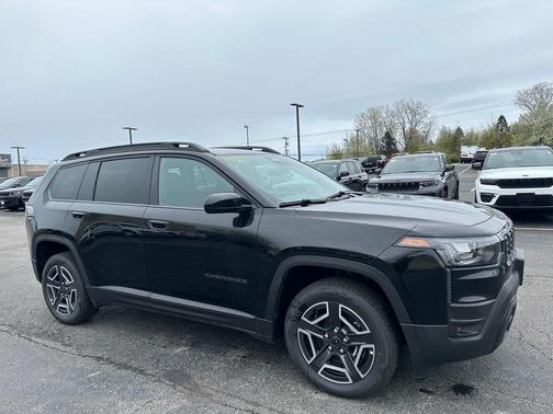 Diamond Black Crystal Pearlcoat 2026 Jeep Cherokee Laredo 4x4