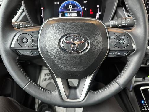 2025 Toyota Corolla Cross XLE