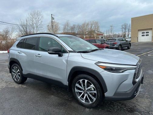 2025 Toyota Corolla Cross XLE