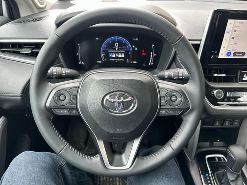 2025 Toyota Corolla Cross XLE