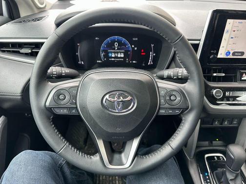 2025 Toyota Corolla Cross XLE