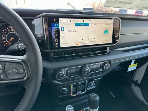 2026 Jeep Gladiator Sahara 4x4