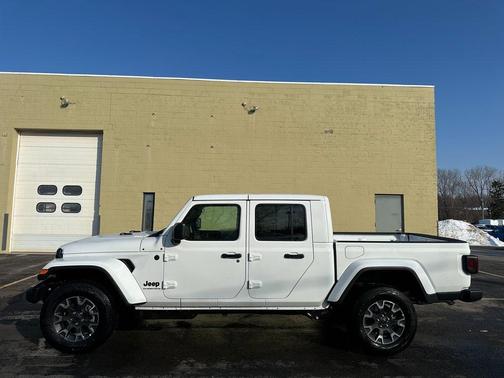 2026 Jeep Gladiator Sahara 4x4