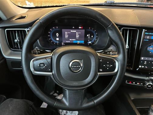 2024 Volvo XC60 B5 Core Dark Theme