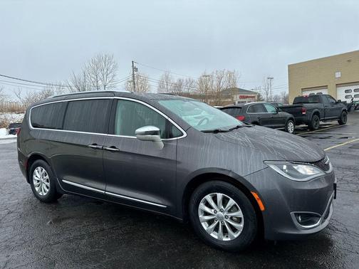 2018 Chrysler Pacifica Touring-L