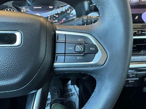 Bright White Clearcoat 2022 Jeep Compass Latitude