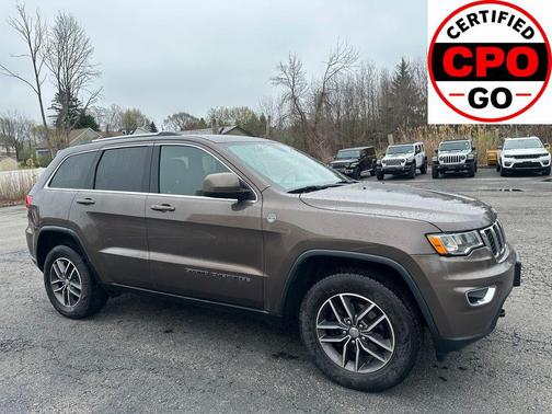 Walnut Brown Metallic Clearcoat 2018 Jeep Grand Cherokee Laredo E