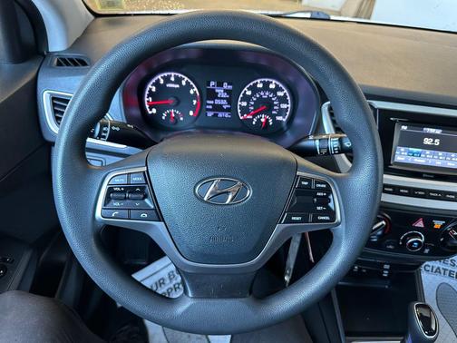 Frost White Pearl 2022 Hyundai Accent SE