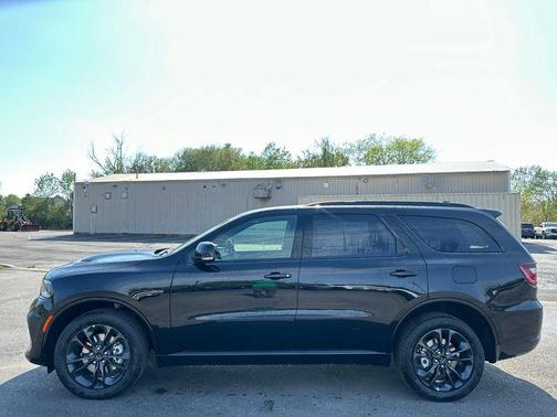 DB Black Crystal Clearcoat 2026 Dodge Durango GT Plus