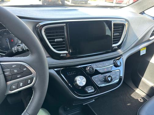 Diamond Black Crystal Pearlcoat 2027 Chrysler Pacifica L