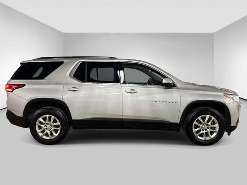 Silver Ice Metallic 2020 Chevrolet Traverse LT Leather