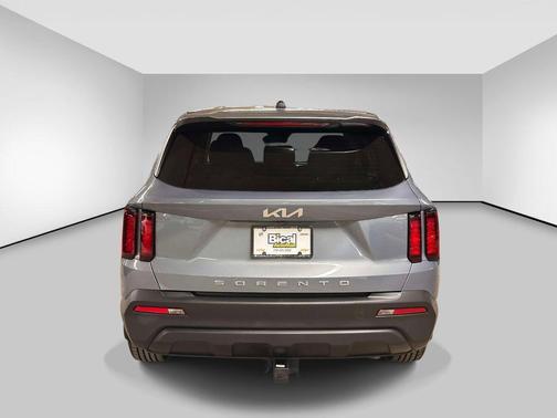 Everlasting Silver 2022 Kia Sorento LX