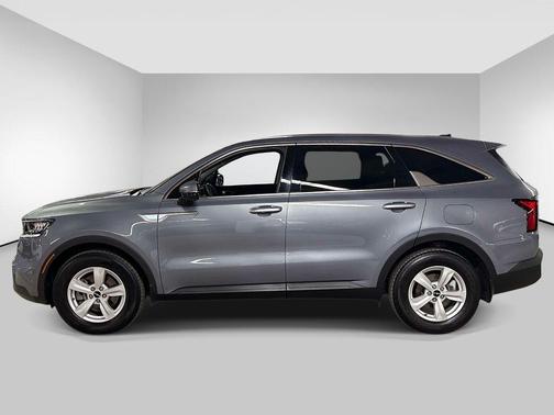 Everlasting Silver 2022 Kia Sorento LX