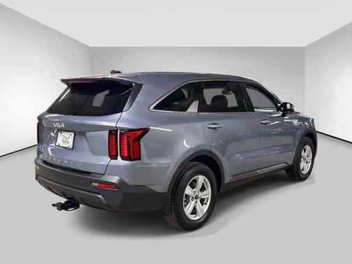 Everlasting Silver 2022 Kia Sorento LX