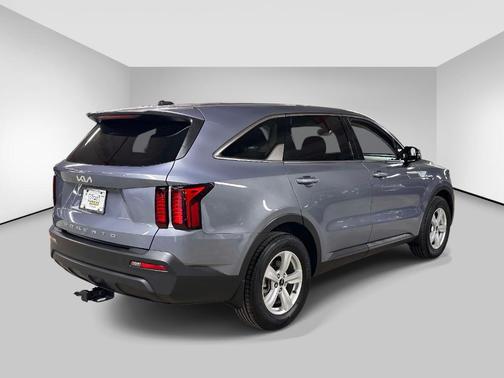 Everlasting Silver 2022 Kia Sorento LX