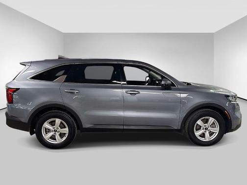 Everlasting Silver 2022 Kia Sorento LX