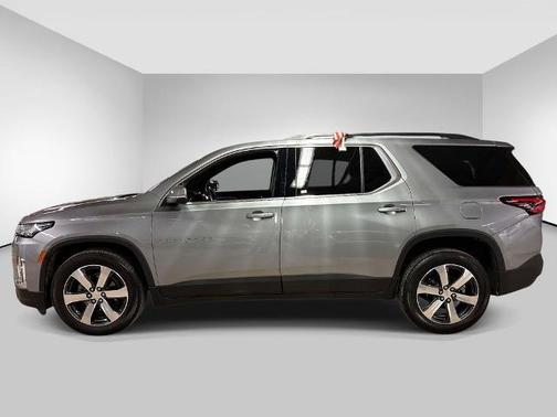Sterling Gray Metallic 2023 Chevrolet Traverse LT Leather