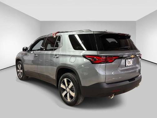 Sterling Gray Metallic 2023 Chevrolet Traverse LT Leather