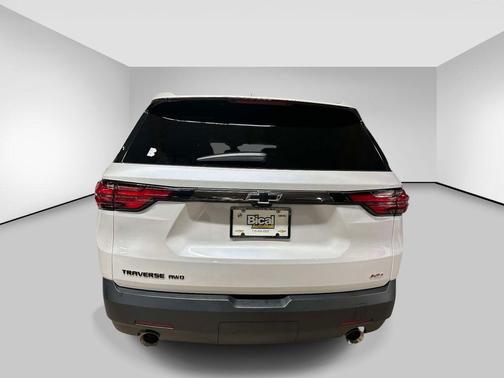 Iridescent Pearl Tricoat 2023 Chevrolet Traverse RS