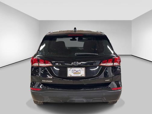 Mosaic Black Metallic 2022 Chevrolet Equinox LS