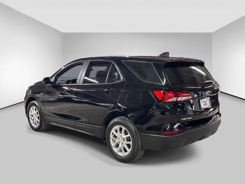 Mosaic Black Metallic 2022 Chevrolet Equinox LS