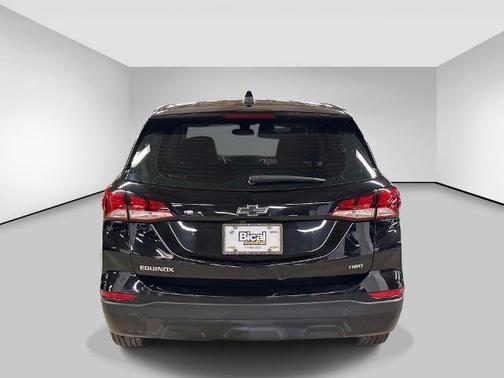 Mosaic Black Metallic 2022 Chevrolet Equinox LS