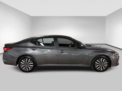 Gun Metallic 2025 Nissan Altima SV