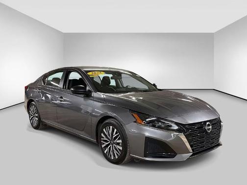 Gun Metallic 2025 Nissan Altima SV