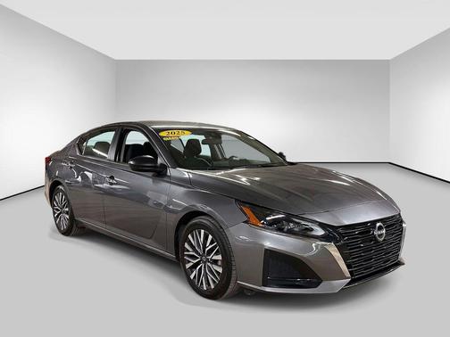 Gun Metallic 2025 Nissan Altima SV