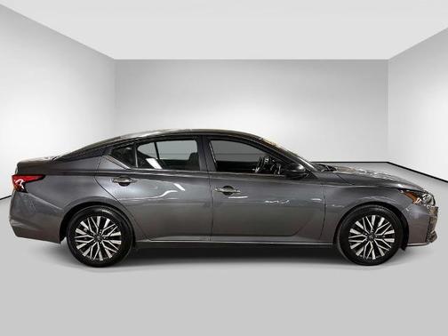 Gun Metallic 2025 Nissan Altima SV