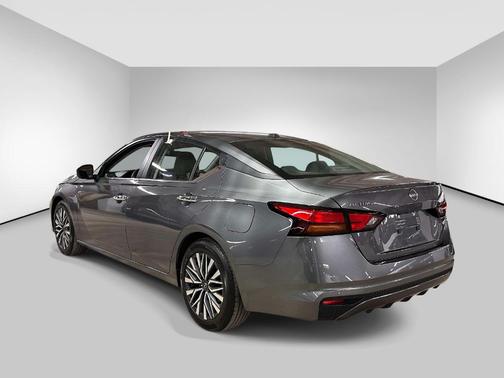 Gun Metallic 2025 Nissan Altima SV