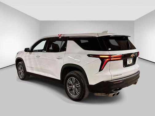 Summit White 2024 Chevrolet Traverse LS