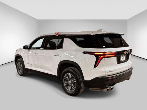 Summit White 2024 Chevrolet Traverse LS